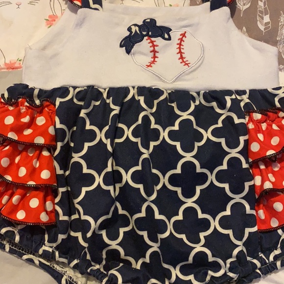 Baby Outfit - Picture 2 of 3